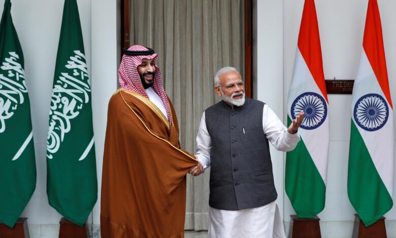 الهند تخطط لخفض وارداتها من النفط السعودي بينما تتصاعد مجابهة بين البلدين