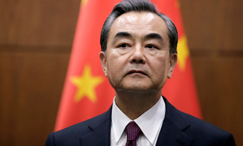 وزير الخارجية الصيني : إن الديمقراطية ليست كوكاكولا .