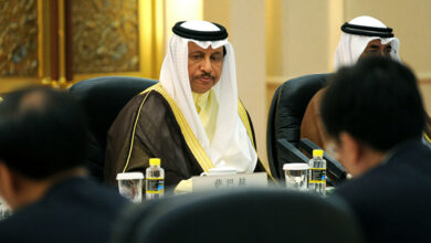 إحالة جابر المبارك ومسؤولين حكوميين آخرين إلى محكمة الوزراء في الكويت