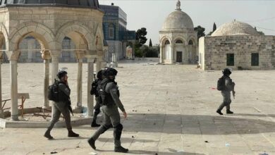 مستوطنون يقتحمون المسجد الأقصى و قوات الاحتلال تطرد الفلسطينيين