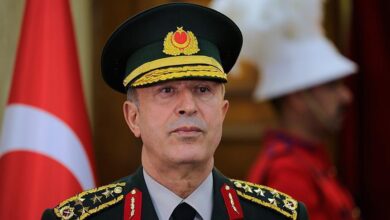 وزير الدفاع التركي: لا جدوى من الخطابات الاستفزازية و الحل يأتي بالحوار