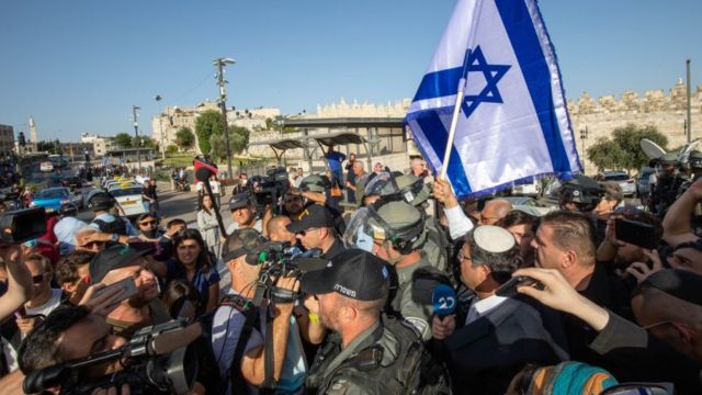 غضب عارم لدى الفصائل الفلسطينية نتيجة انطلاق مسيرة الأعلام الإسرائيلية