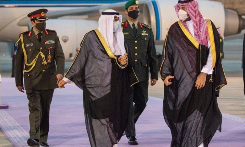 ولي عهد الكويت يصل إلى السعودية لأول مرة منذ توليه منصبه