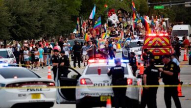 دهس حشد من الناس في مسيرة للمثليين في فلوريدا و مصرع شخص
