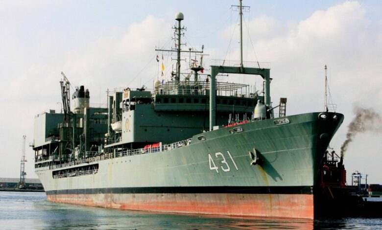 غرق سفينة حربية ايرانية بعد اندلاع حريق فيها يشد اعصاب المنطقة
