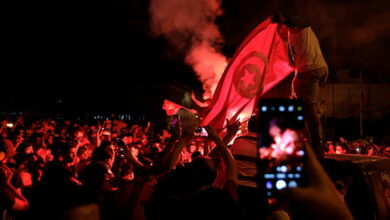 تونس: الرئيس يقيل رئيس الوزراء المشيشي ويجمد البرلمان