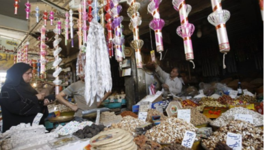 الأسواق العراقية تشهد إقبالا لافتا لشراء حاجياتهم استعدادا لعيد الأضحى