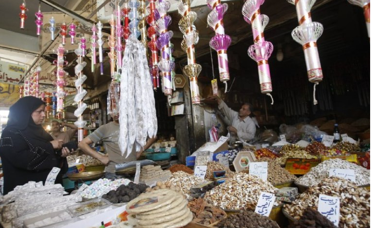 الأسواق العراقية تشهد إقبالا لافتا لشراء حاجياتهم استعدادا لعيد الأضحى