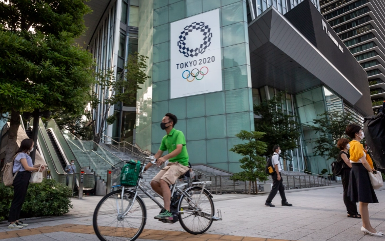 إصابات جديدة بكورونا وسط استعدادات طوكيو للأولمبياد وحظر شامل بعُمان