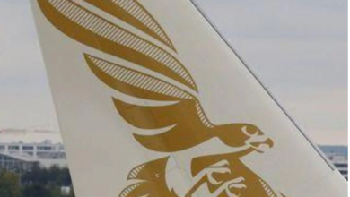 ذيل طائرة ركاب تابعة لشركة طيران الخليج اصطدم بطائرة أخرى في مطار دبي الدولي