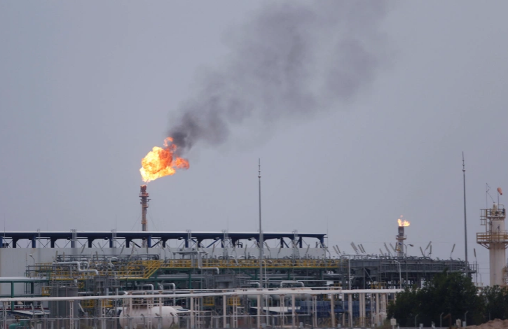 الصين تسعى لملء الفراغ في حقول النفط العراقية مع انسحاب الشركات الغربية