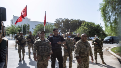 انتشار أمني كثيف في تونس بعد قرارات سعيد وقلق غربي من الأوضاع بتونس
