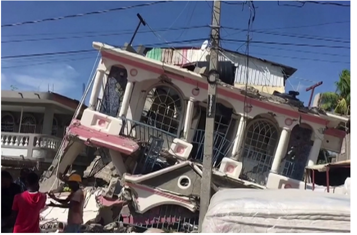 ضرب زلزال قوي جزيرة هاييتي اليوم مما أسفر عن وفاة 227