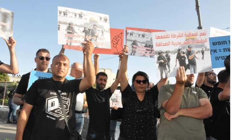 وقفة تضامن لصحفيين مع سكان حي الشيخ جراح المهددين بالطرد من منازلهم