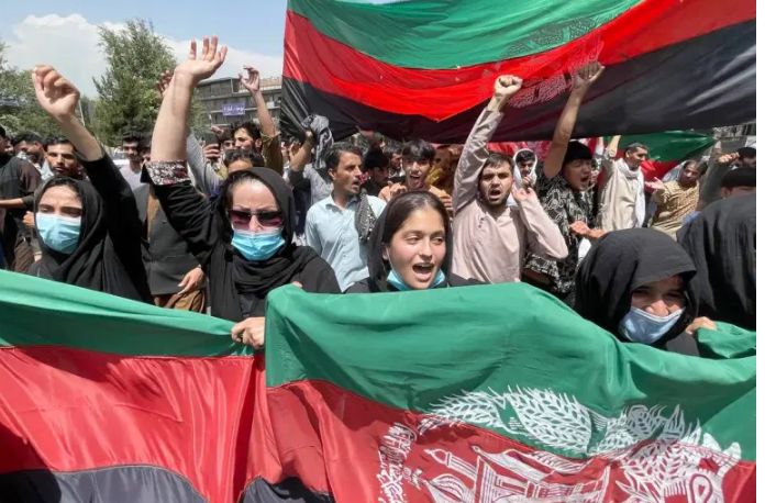 تظاهرات بأفغانستان طالبان أكدت احترامها لحقوق المرأة ولم تتعرض للمسيرات النسائية