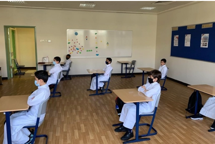 حلم مشروع ومخاوف واقعيةالعودة إلى المدارس في الخليج بين التعليم المدمج