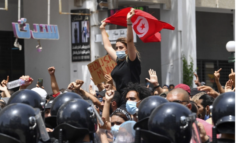 التوتر يتزايد في تونس مع استمرار الأزمة السياسية والاقتصادية