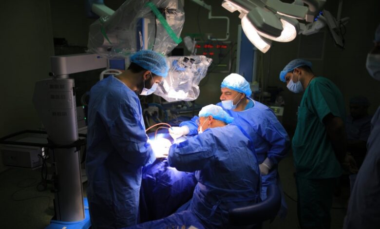 وفد طبي قطري يجري عمليات "زراعة قوقعة" لـ50 طفلاً بغزة
