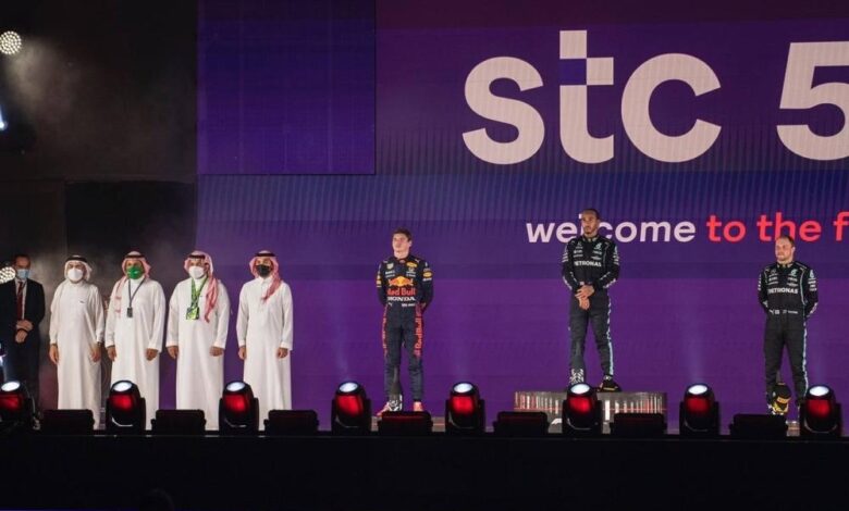 وزير الرياضة يرفع الشكر لولي العهد على تشريفه سباق جائزة السعودية الكبرى