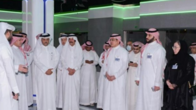 الوفد الإعلامي المرافق لولي العهد يزور مجمع وزارة الإعلام البحرينية