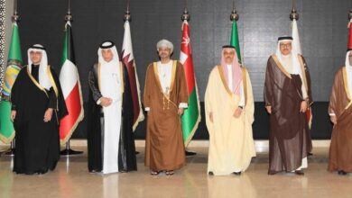 صورة وزراء خارجية الخليج ومصر يعقدون اجتماعاً تحضيرياً للقمة الـ42