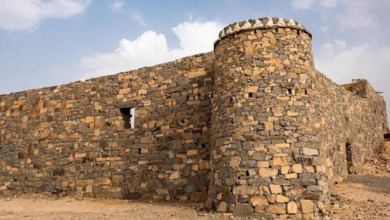 صورة قلعة العرفاء في الطائف ترصد ملامح الحياة الاجتماعية والثقافية