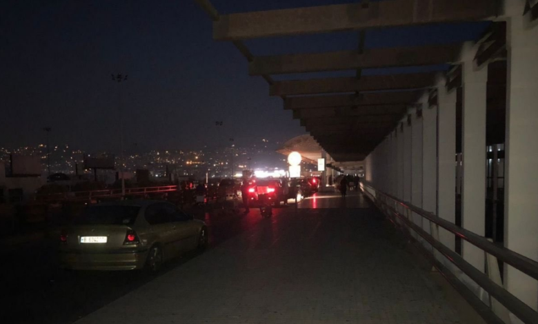 نتيجة إشكالات في محطة عرمون انقطاع الكهرباء عن جميع أراضي لبنان