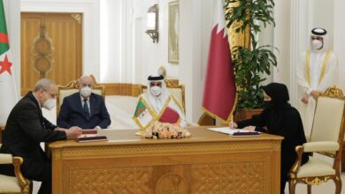 قطر والجزائر توقعان اتفاقية ومذكرتي لتعاون القانوني والقضائي في المسائل الجنائية