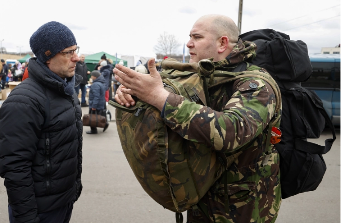 أوكرانيا تعلن استقبال مقاتلين متطوعين في مواجهة الحرب الروسية