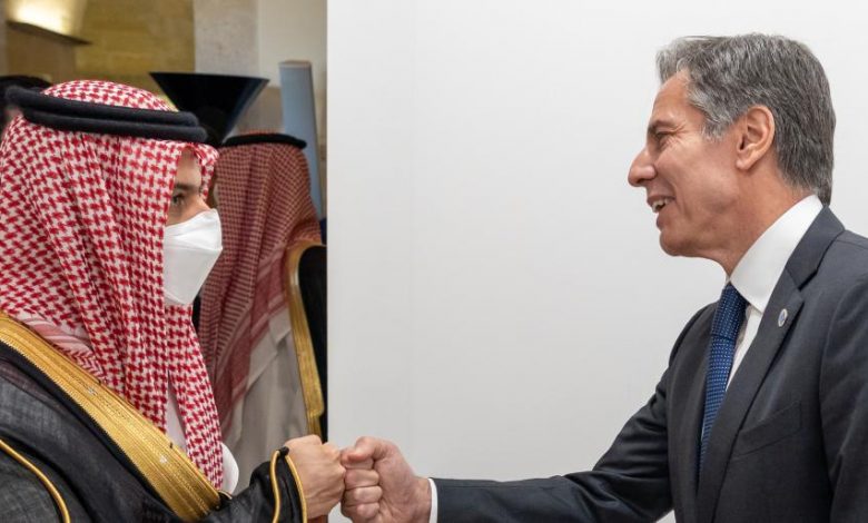 الخارجية السعودية وبلينكن يبحثان تعزيز استقرار الشرق الأوسط