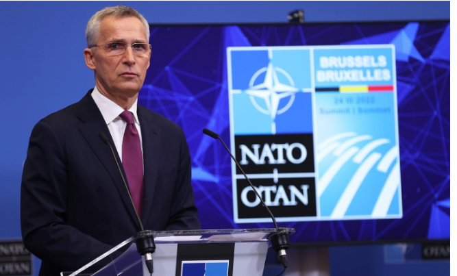 الناتو يحذرروسيا من استخدام السلاح النووي ويستعد لنشر 4 مجموعات قتالية جديدة