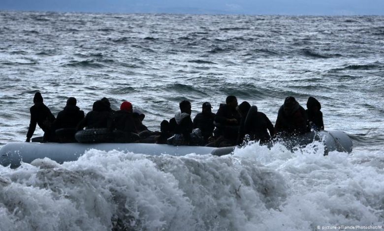 السلطات اللبنانية تبحث عن ناجين بعد انقلاب قارب المهاجرين