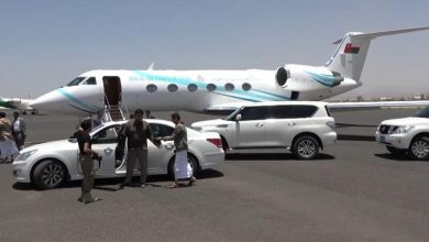 وفد عماني يصل الى مطار صنعاء الدولي لمتابعه وضع الهدنه