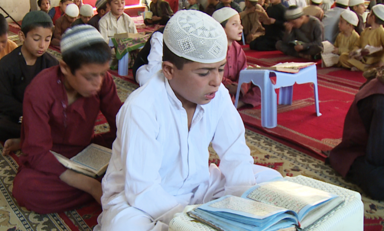 تسجيل 6 آلاف مدرسة رسميا.. تعرف على إستراتيجية طالبان في التعليم الديني