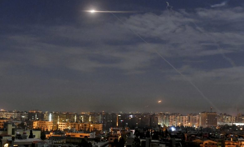 إعلام رسمي: الدفاعات السورية تتصدى لهجوم صاروخي إسرائيلي جنوب دمشق