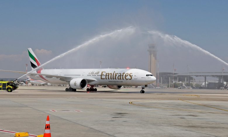 "وصلنا رسميا إلى وجهتنا الجديدة".. "طيران الإمارات" تهبط بأولى رحلاتها إلى تل أبيب