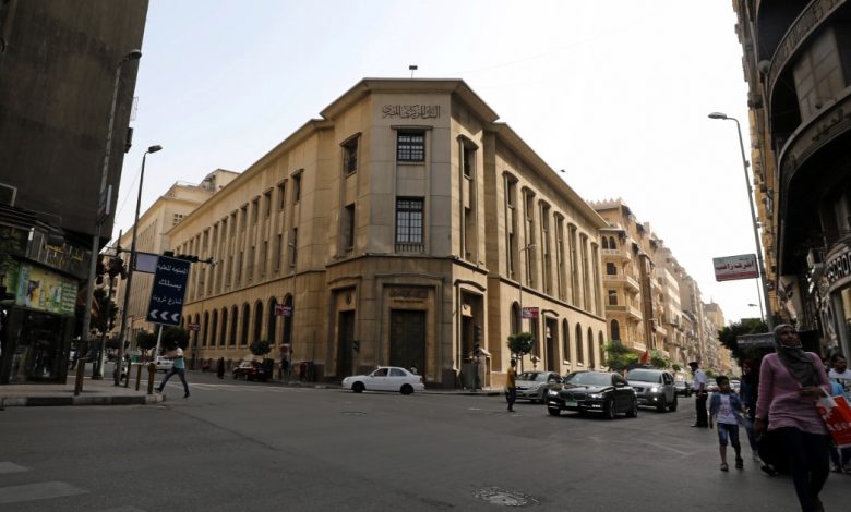 مصر.. توقعات برفع سعر الفائدة لاحتواء التضخم