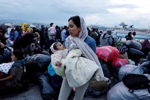 المفوضية الأوروبية تدعو اليونان إلى وقف عمليات طرد المهاجرين