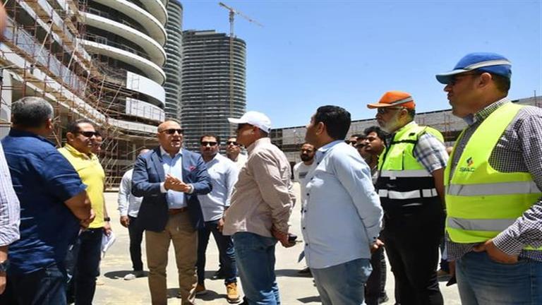 وزير الإسكان يتفقد مشروعات المنطقة الشاطئية بمدينة العلمين الجديدة (صور)