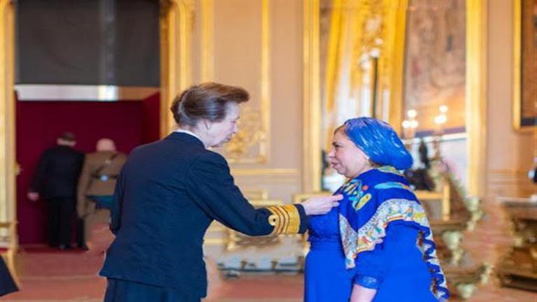 وزيرة الهجرة تهنىء رئيس الجالية المصرية بأيرلندا لمنحها وسام الإمبراطورية البريطانية
