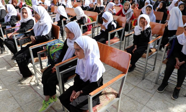 تقرير في لوفيغارو الفرنسية: الفتيات في مقاطعات بشمال أفغانستان يواصلن دراستهن بشكل طبيعي