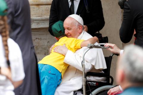 بابا الفاتيكان سيجتمع مع مسؤولين من أوكرانيا لبحث إمكانية زيارتها