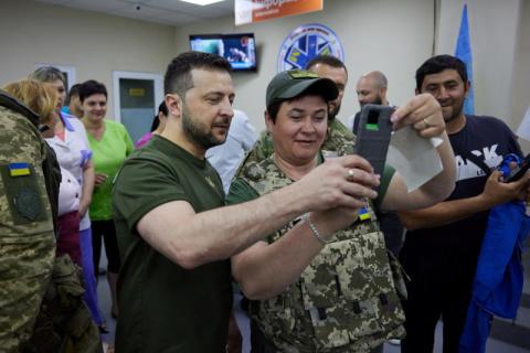 زيلينسكي يزور ميكولايف في جنوب أوكرانيا «من أجل النصر»