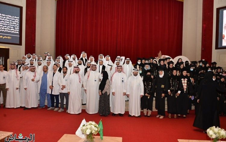 جامعة الإمام عبد الرحمن بن فيصل تحتفي بـ 107 طالبا وطالبة من طبيبات الامتياز