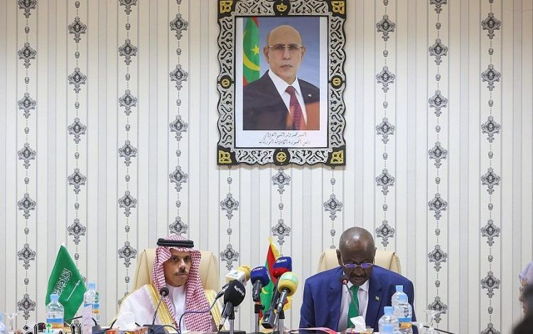 فيصل بن فرحان يلتقي وزير خارجية موريتانيا ويعقدان جلسة مباحثات رسمية