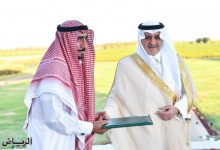 صورة فهد بن سلطان يكرّم 30 مزارعاً فازوا بجائزة أمير تبوك الزراعية
