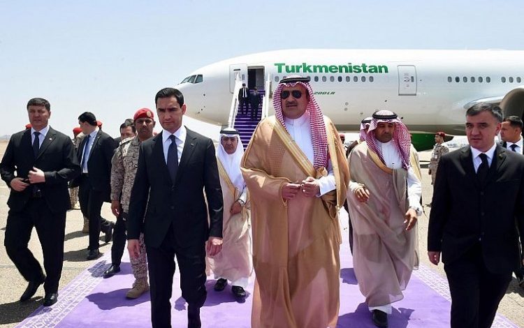 رئيس تركمانستان يصل المدينة ويزور المسجد النبوي