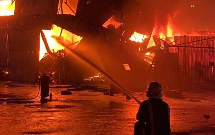 «مدني الدمام» يخمد حريقًا في مستودع بحي الضاحية.. ولا إصابات