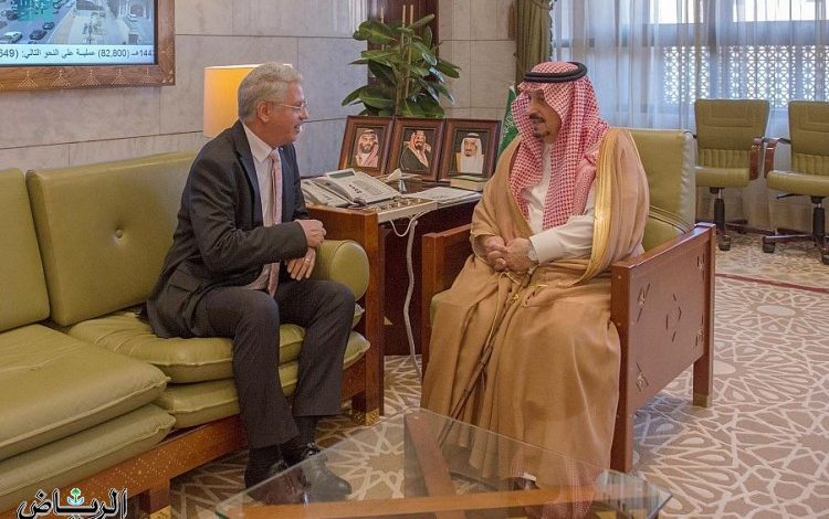 أمير الرياض يستقبل سفير جمهورية الجزائر لدى المملكة
