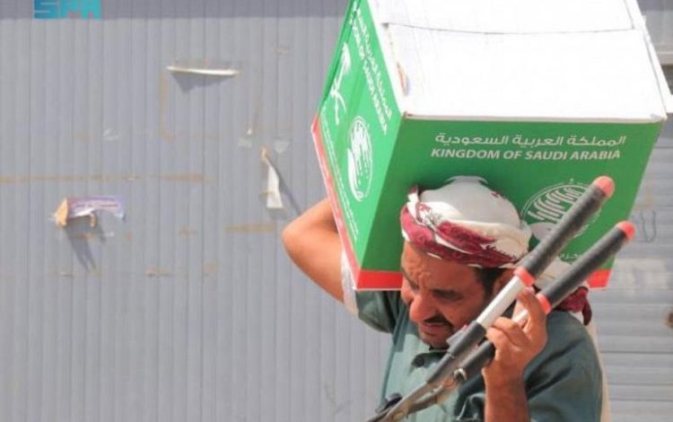 "سلمان للإغاثة" يوزع أكثر من 59 طنًا من السلال الغذائية في مديرية المعافر بمحافظة تعز